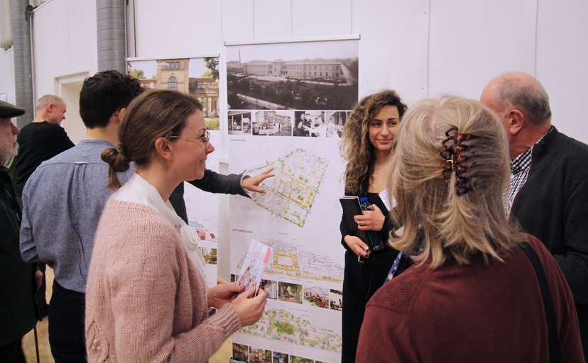Der var fuld gang i snakken og med at besvare på spørgsmål foran de plancher og skitser, som de tre rådgiverteams havde sat op. Foto: Eva Tangø-Brandt