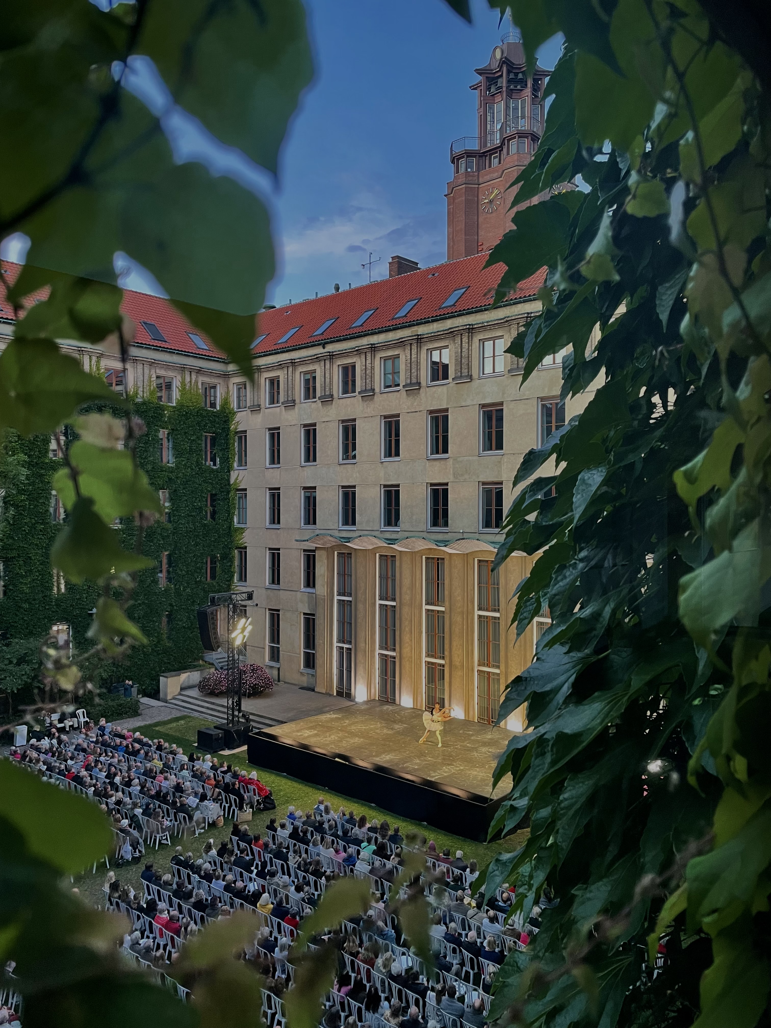 Der er plads til 850 publikummer, når Verdensballetten gør sin éntre på Frederiksberg Rådhus.