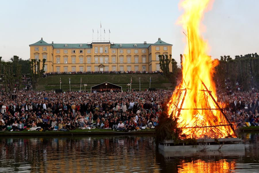 Sankthans aften i Frederiksberg Have er en af byens store og festlige traditioner, der fandt sted første gang for 60 år siden.