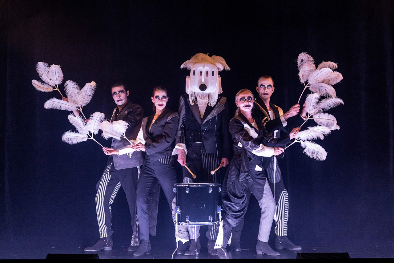 Riddersalens anmelderroste kunstnerkabaret Jolly Weltschmerz! blev nomineret i kategorien Årets musical/musikteater ved Årets Reumert 2022. Kabareten vender tilbage til foråret 2023. Herefter er det Henrik Køhlers ansvar at fylde Riddersalen op med nye forestillinger.