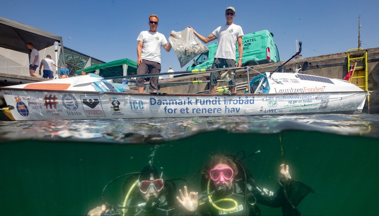 Christian Havrehed (th) og Lars Gabe (tv) brugte sommeren i en robåd på at sætte fokus på et renere hav