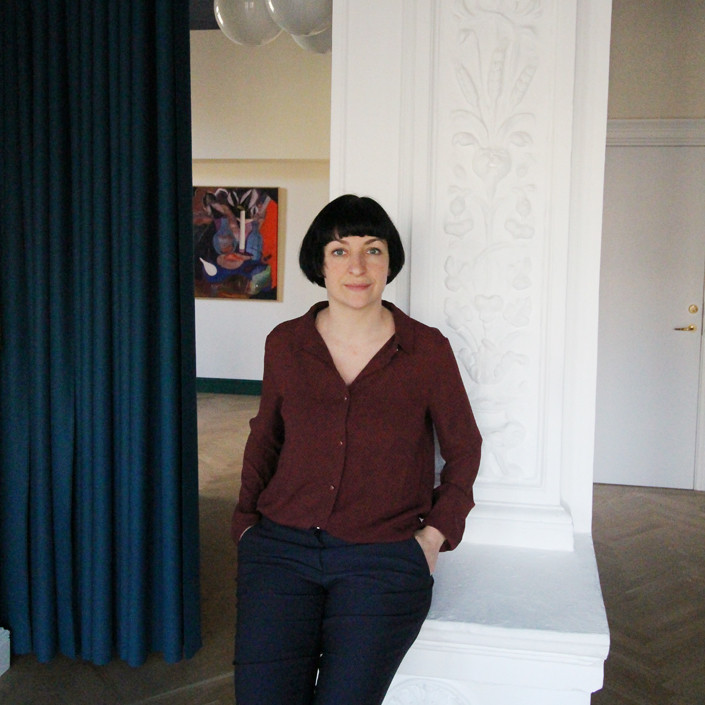 Elisa Kragerup er instruktør på Animal Farm - og teaterdirektør på Betty Nansen Teatret. Hun dimitterede fra Statens Teaterskoles instruktørlinje i 2010 og er i dag en anerkendt og prisvindende teaterinstruktør. Foto: Eva Tangø-Brandt  