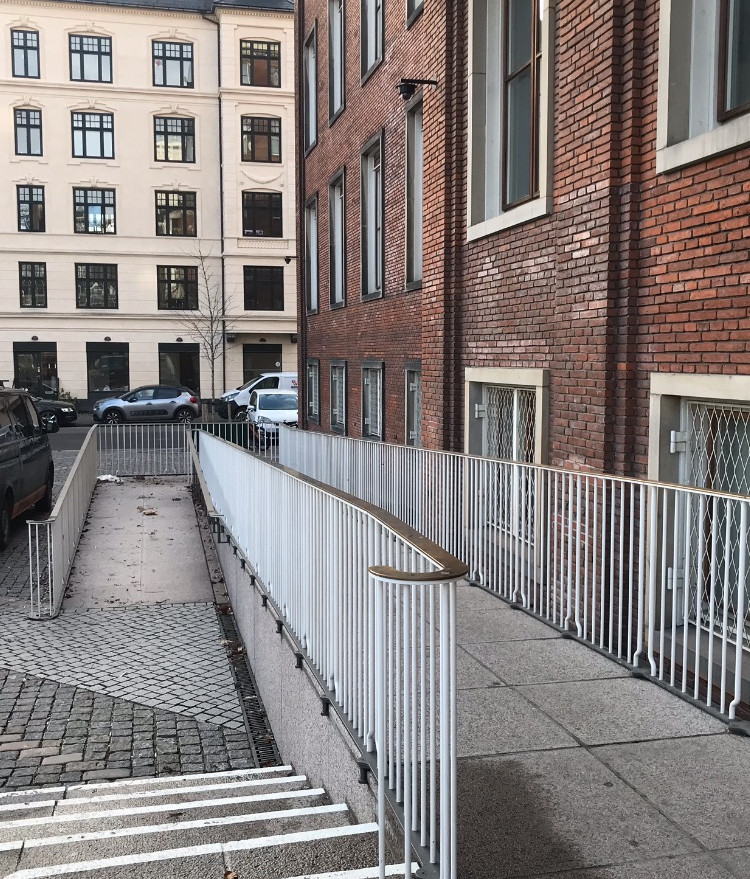 Frederiksberg rådhus rampe til personer med handicap
